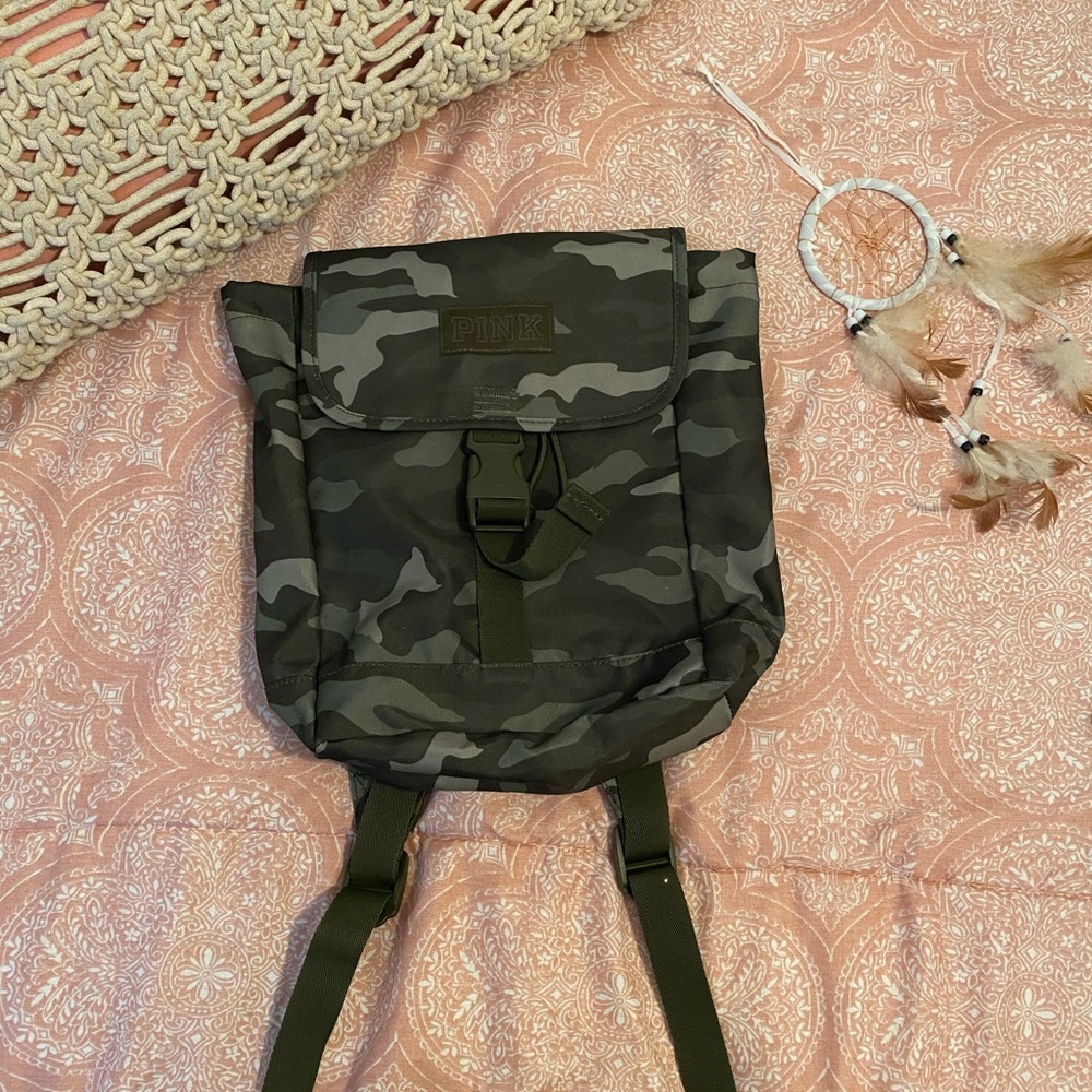 NWT 🛍 Pink camo mini backpack 🎒